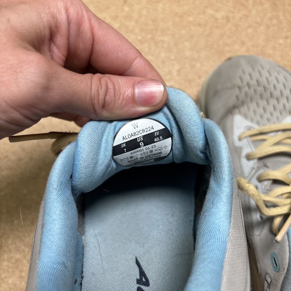 Altra - Via Olympus - Light Gray (AL0A82CR224) - 9 Women Road Running - Picture 5 of 10